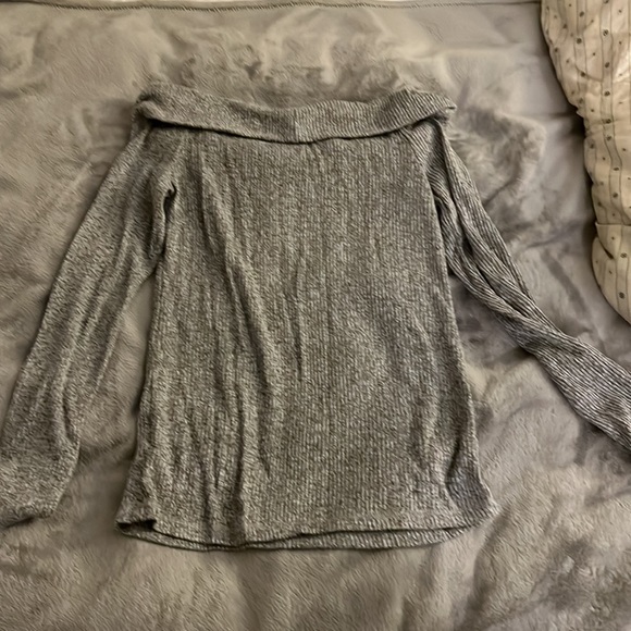 Junior’s Off The shoulder top - Picture 2 of 2